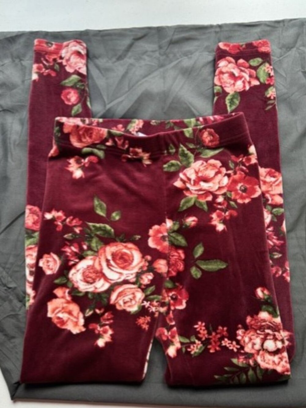 Woman's No Boundaries Burgundy and Pink Size Small Sweatpants